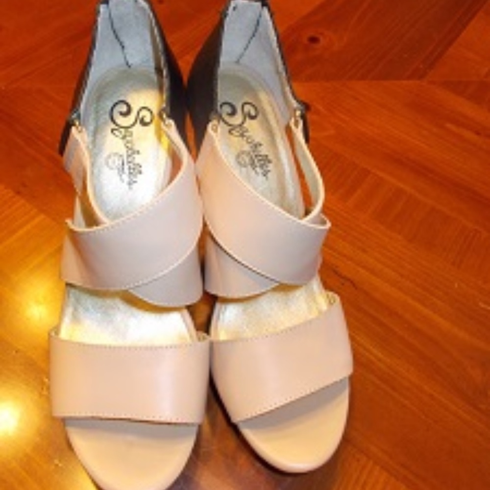 Seychelles wedge size: 9